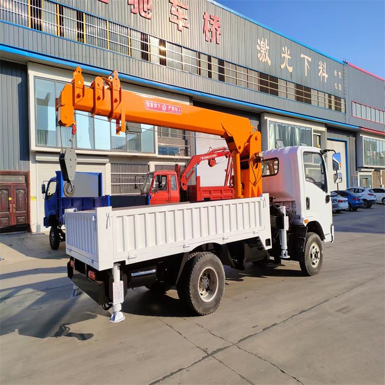 台南市三轮随车吊定制 农用改装机自备吊中瑞长期出售